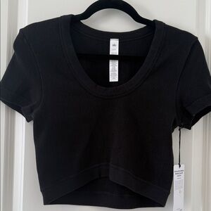NWT ALO Yoga Classic Black Crop Top